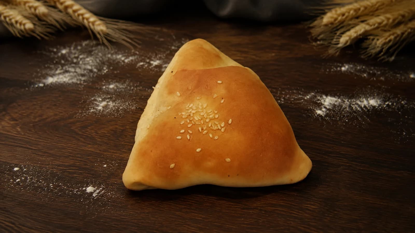 معجنات بالجبنة الصفراء